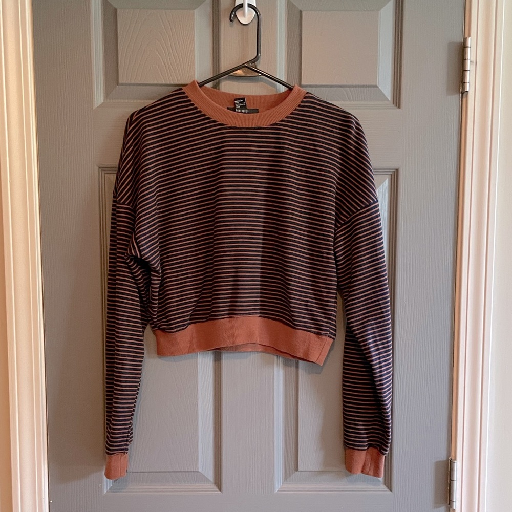 Forever 21 cropped crew neck sweatshirt